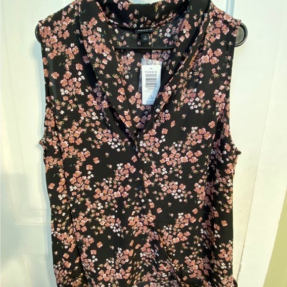 NEW Torrid Floral Georgette Sleeveless - Picture 3 of 4